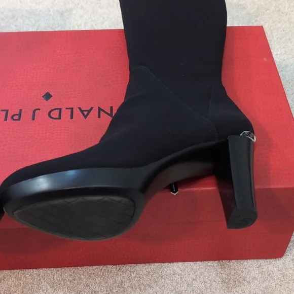 Donald J. Pliner Elegant Black Heeled Boots - Picture 10 of 11